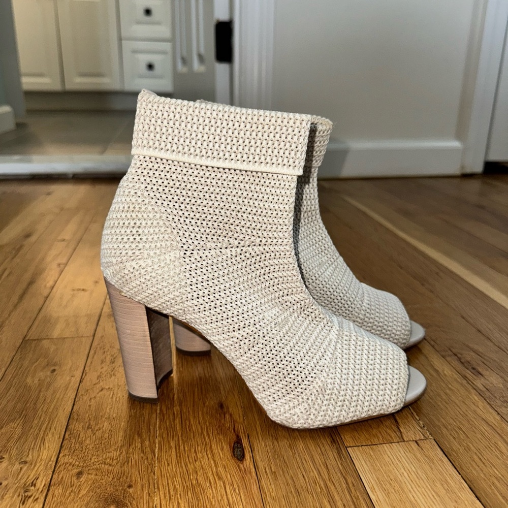 Avec Les Filles Mariah Knit high heel sock bootie size 7.5
